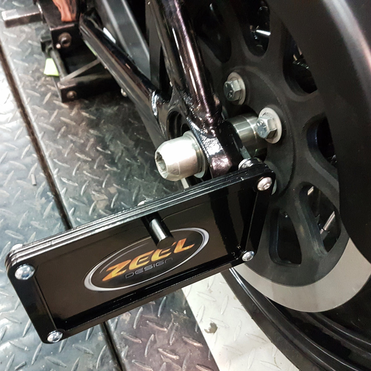 HARLEY SOFTAIL Side mount license plate bracket ZEEL DESIGN